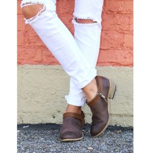 NEW Very Volatile ankle booties! Size 9